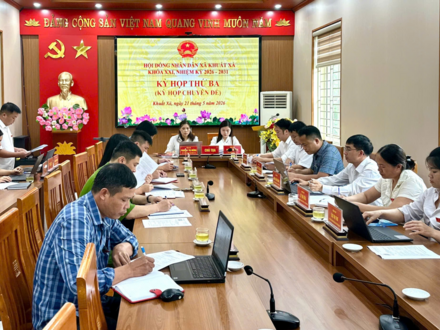 Kinh tế - Chính trị