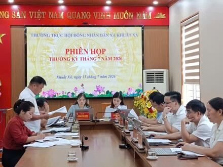 Kinh tế - Chính trị