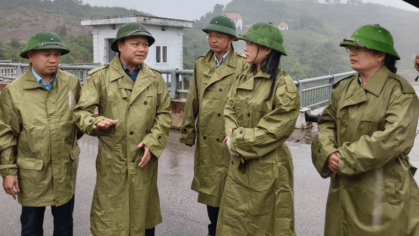 TĂNG CƯỜNG KIỂM TRA, CHỦ ĐỘNG ỨNG PHÓ VỚI MƯA LŨ, NGẬP LỤT, SẠT LỞ ĐẤT TRÊN ĐỊA BÀN XÃ KHUẤT XÁ